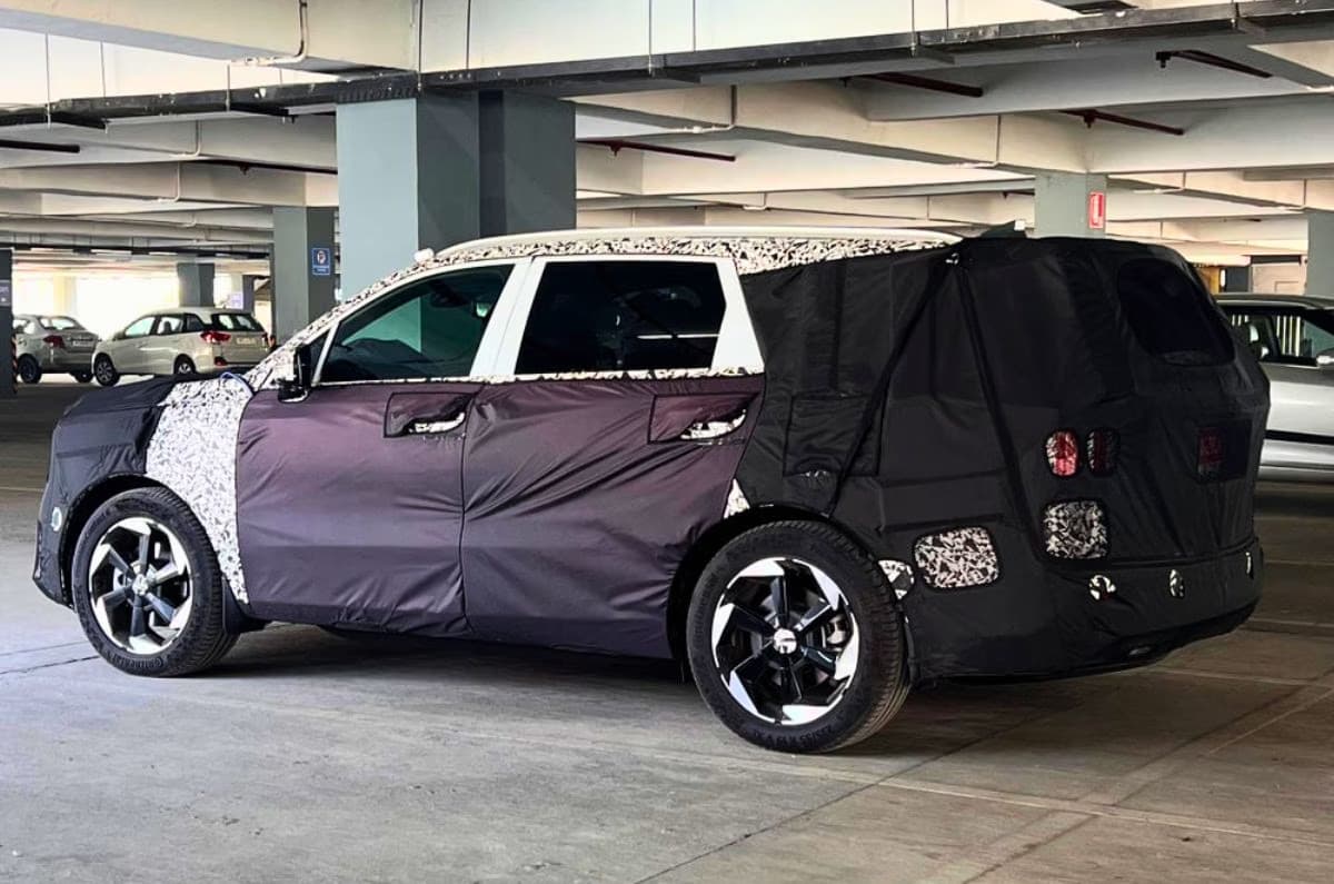 Kia Sorento 7-Seater SUV Spied Testing in India